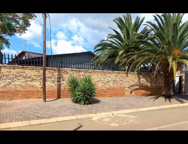 3 BEDROOM HOUSE FOR SALE IN LENASIA
